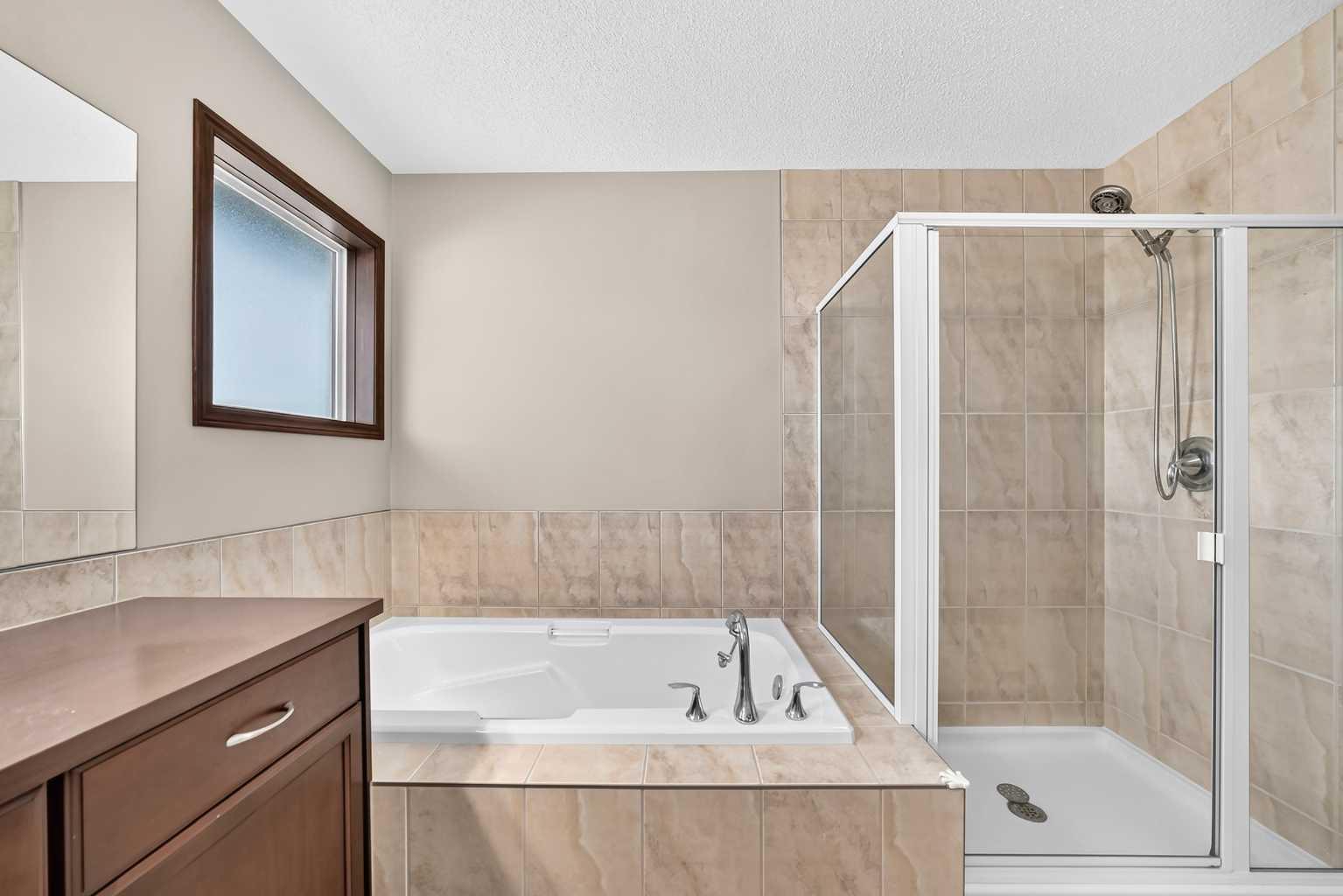 36 Auburn Bay Avenue SE