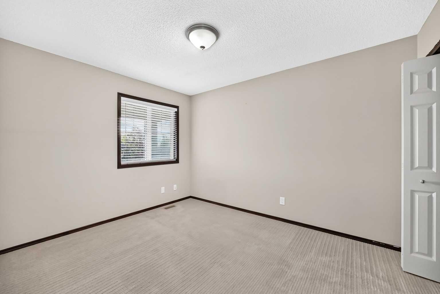 36 Auburn Bay Avenue SE