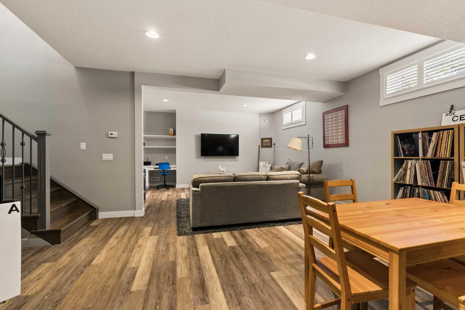 246 Woodpark Green SW