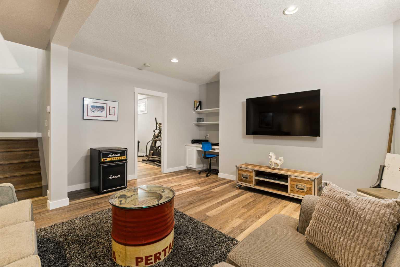 246 Woodpark Green SW
