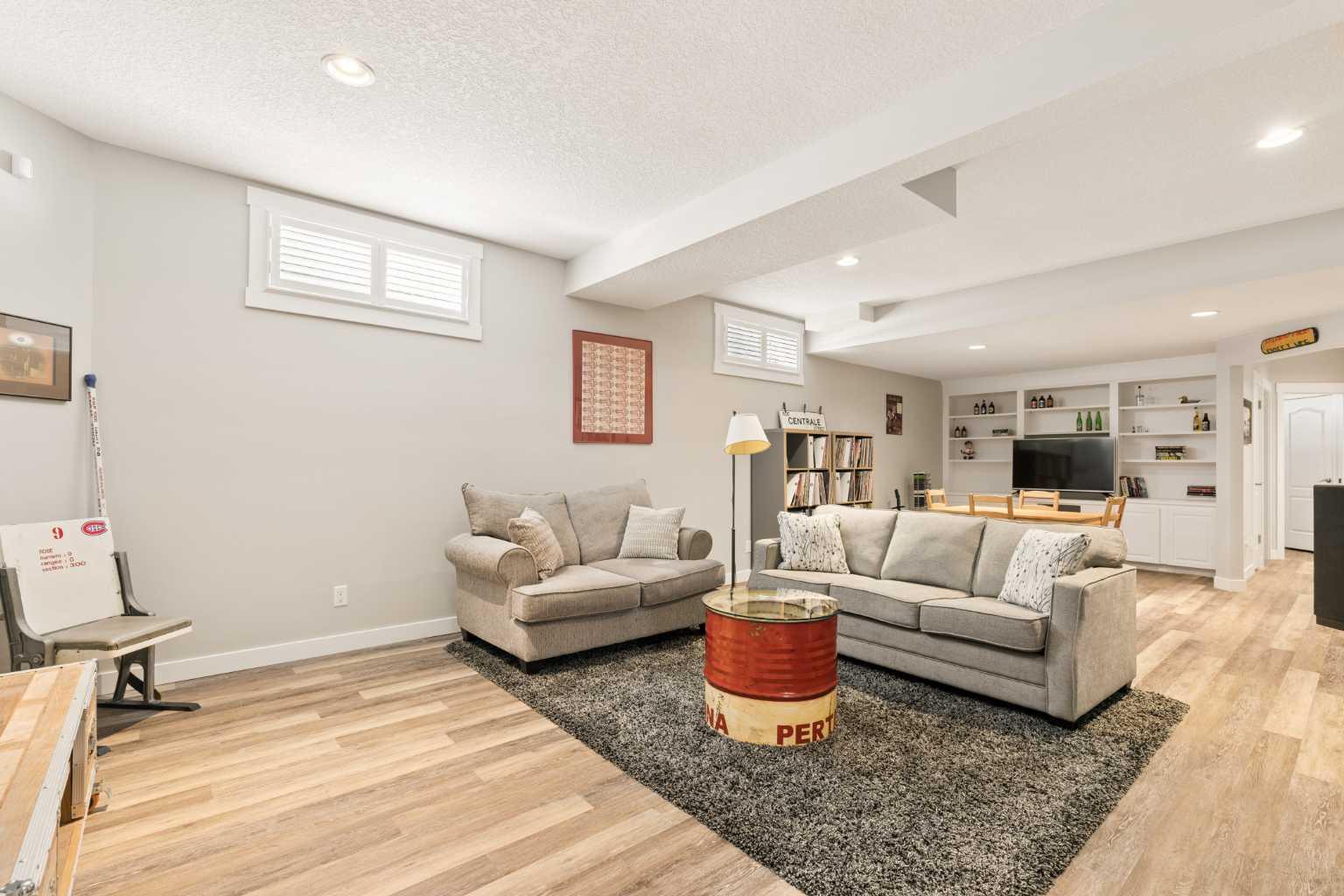 246 Woodpark Green SW