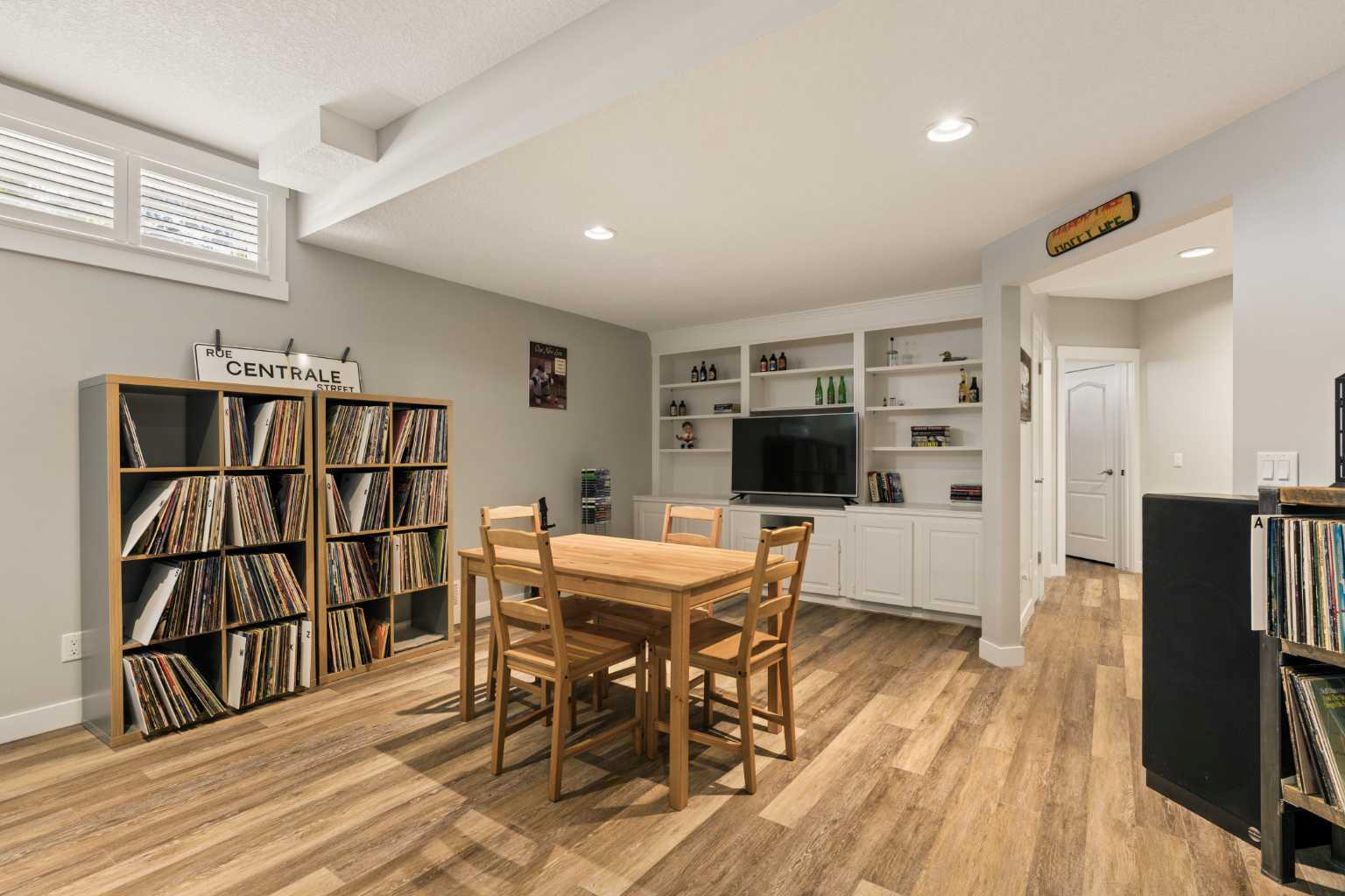 246 Woodpark Green SW