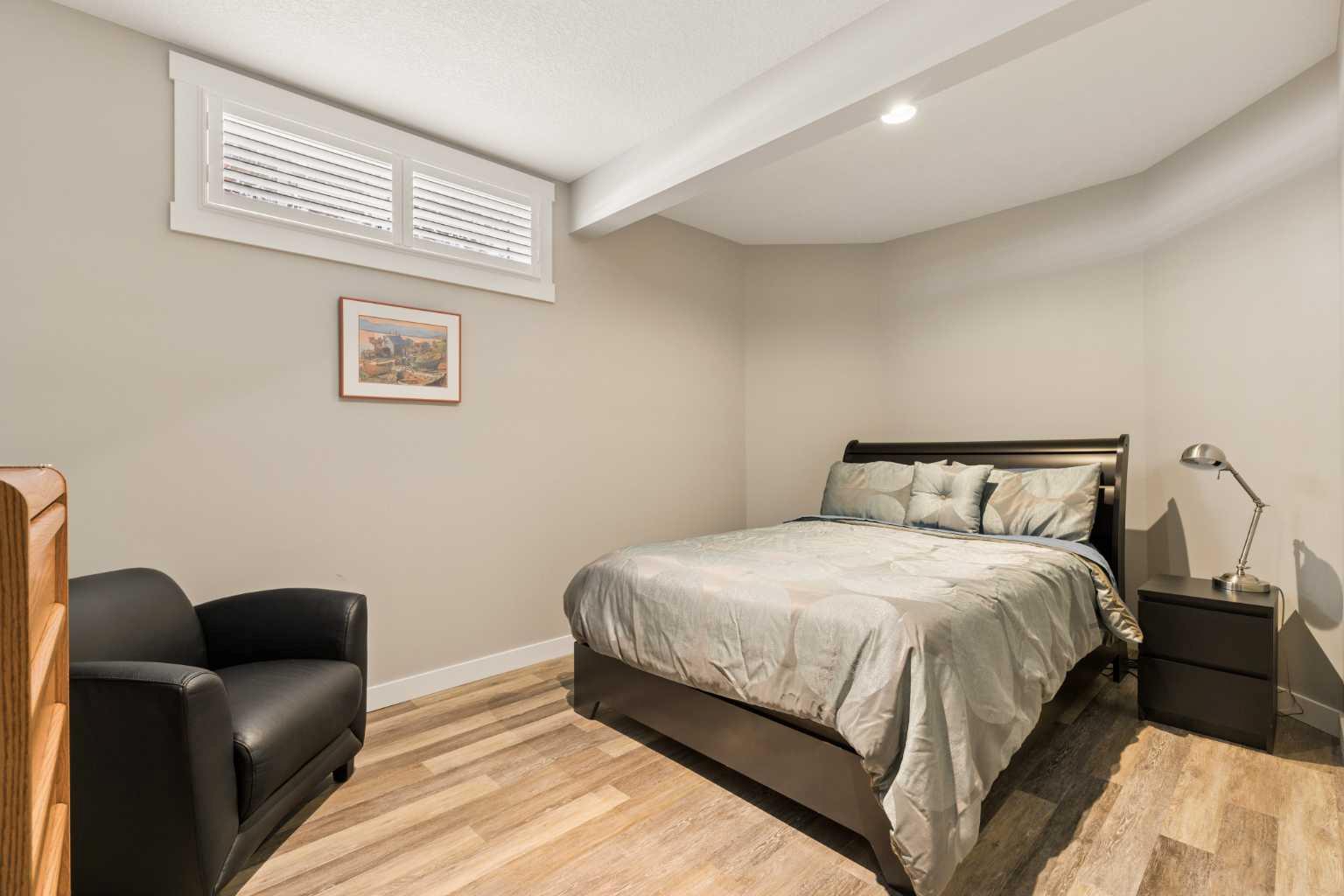 246 Woodpark Green SW