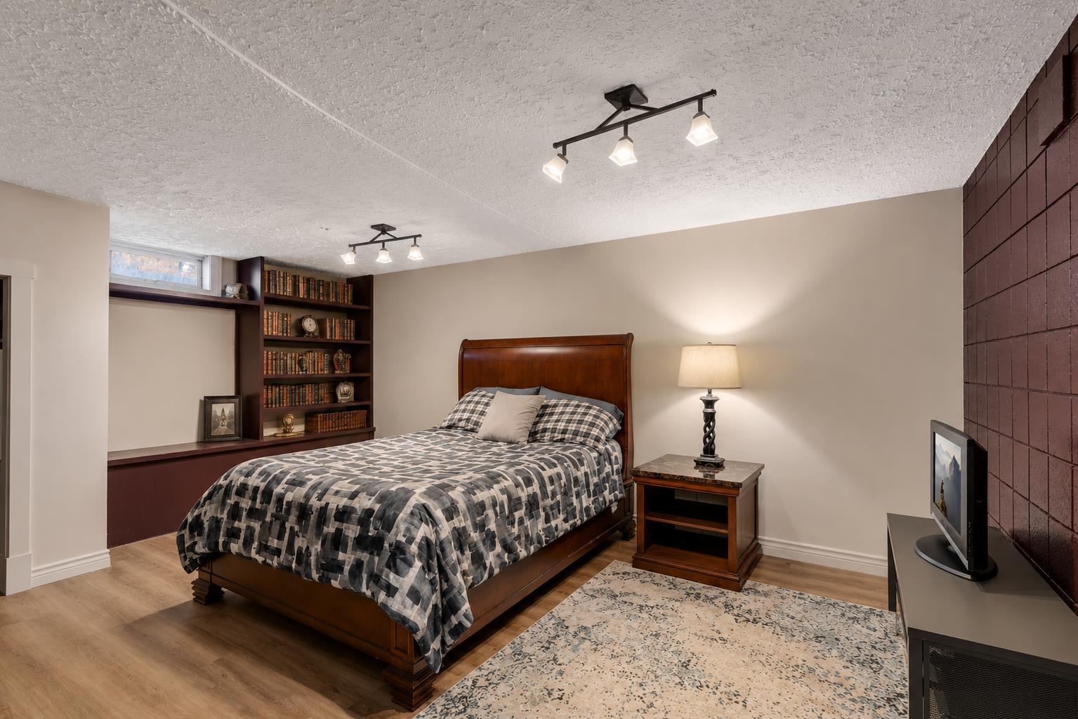 6316 Crowchild Trail SW
