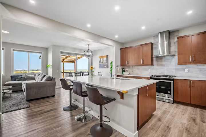 180 Howse Crescent NE