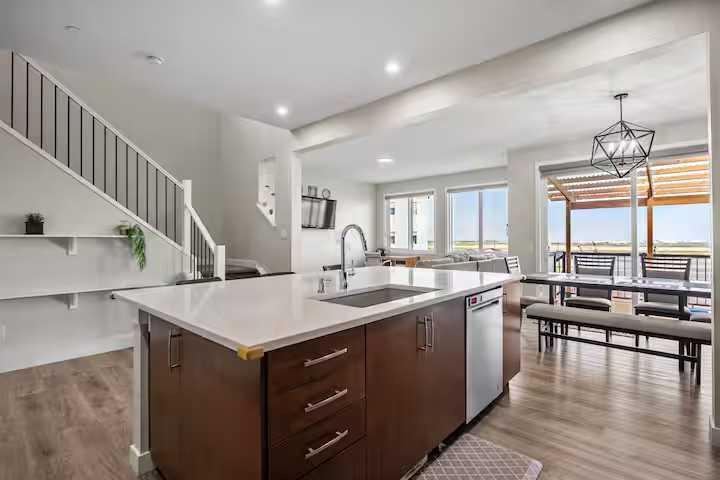 180 Howse Crescent NE