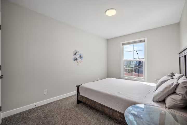 180 Howse Crescent NE