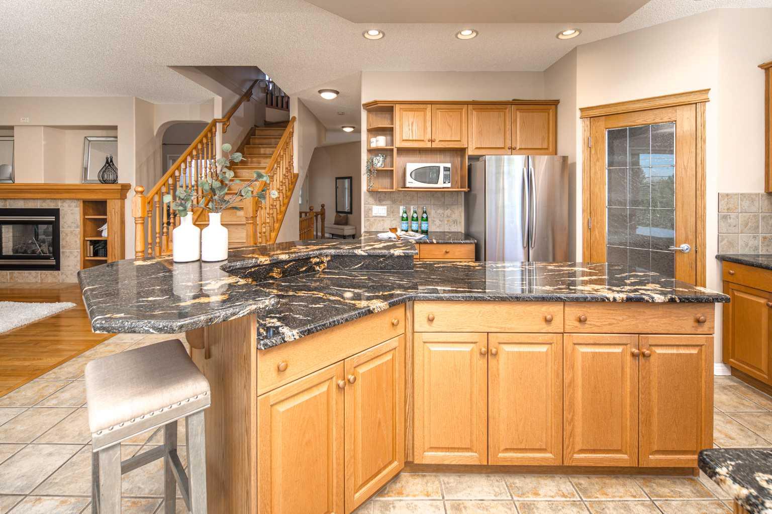66 Royal Oak Grove NW