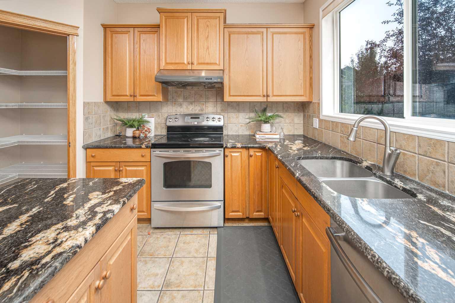66 Royal Oak Grove NW