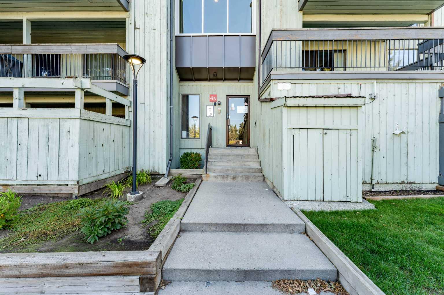 425, 10120 Brookpark Boulevard SW