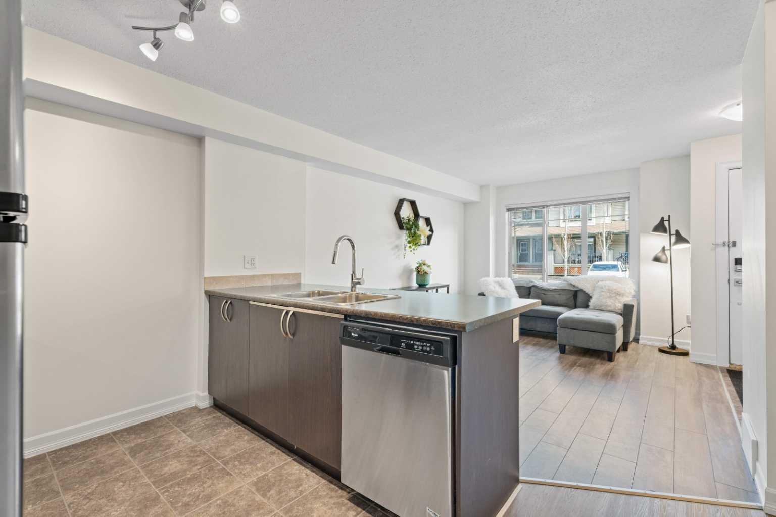 410, 121 Copperpond Common SE