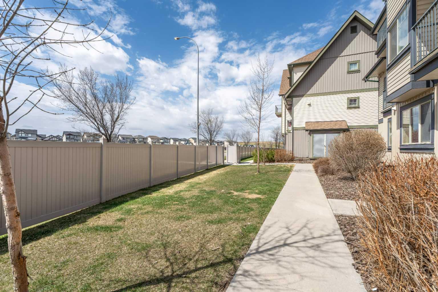 410, 121 Copperpond Common SE