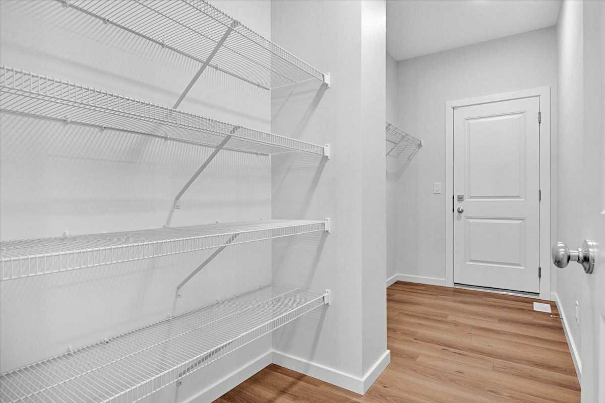 75 Versant Rise SW