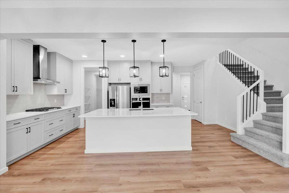 75 Versant Rise SW
