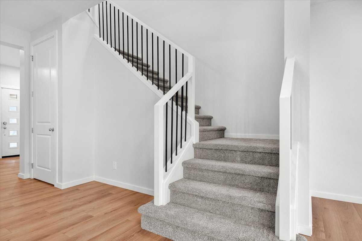 75 Versant Rise SW