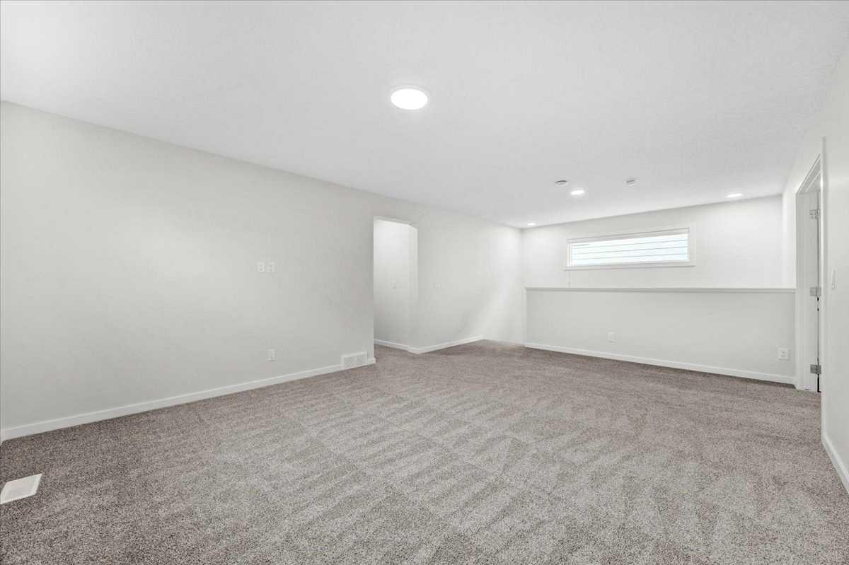 75 Versant Rise SW