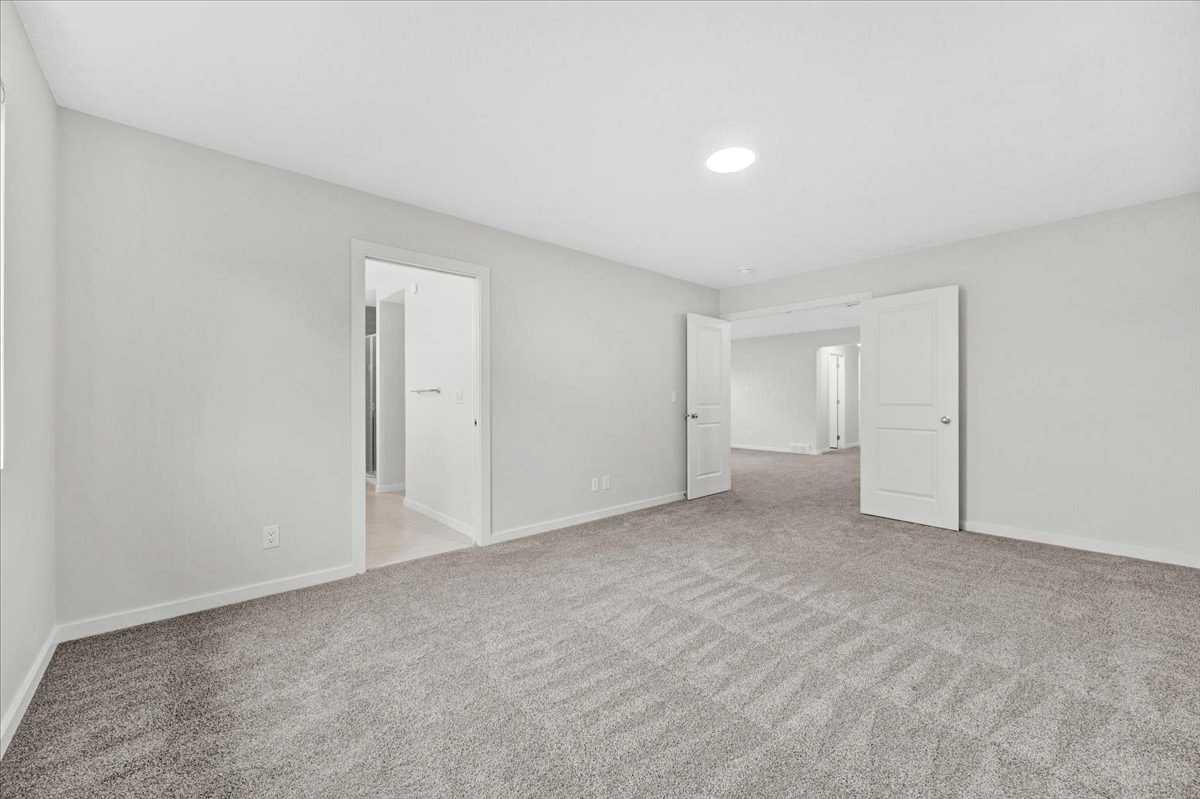 75 Versant Rise SW
