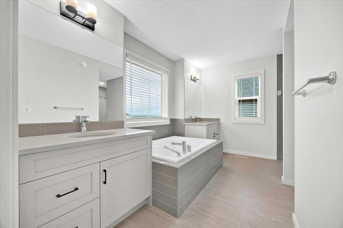 75 Versant Rise SW