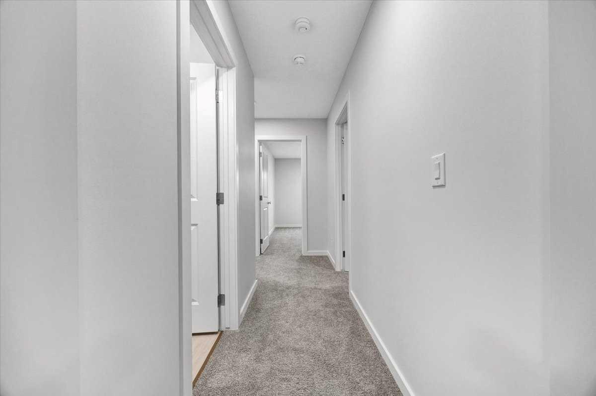 75 Versant Rise SW