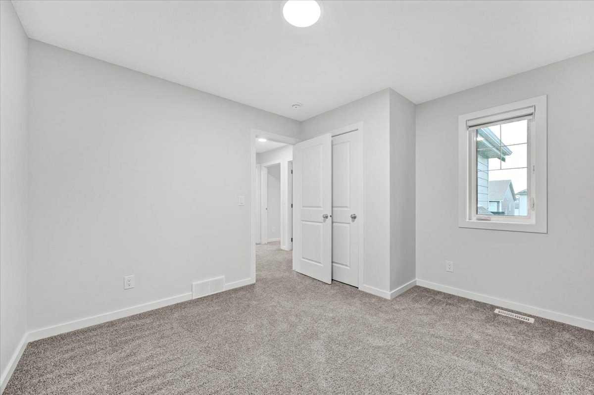 75 Versant Rise SW
