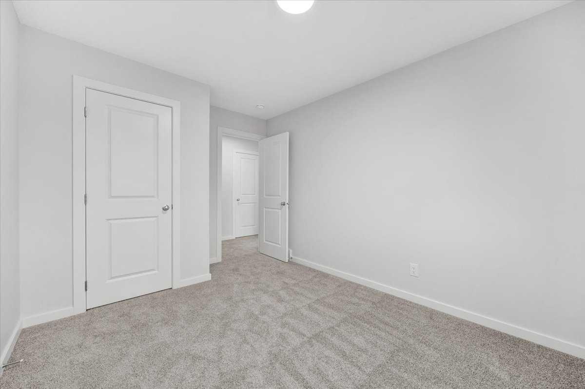 75 Versant Rise SW