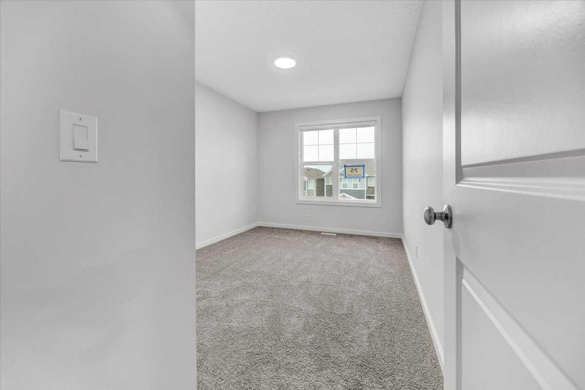 75 Versant Rise SW