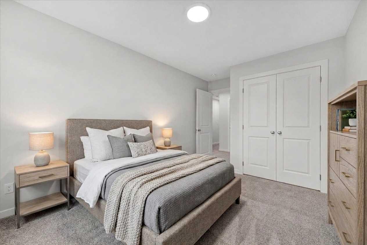75 Versant Rise SW