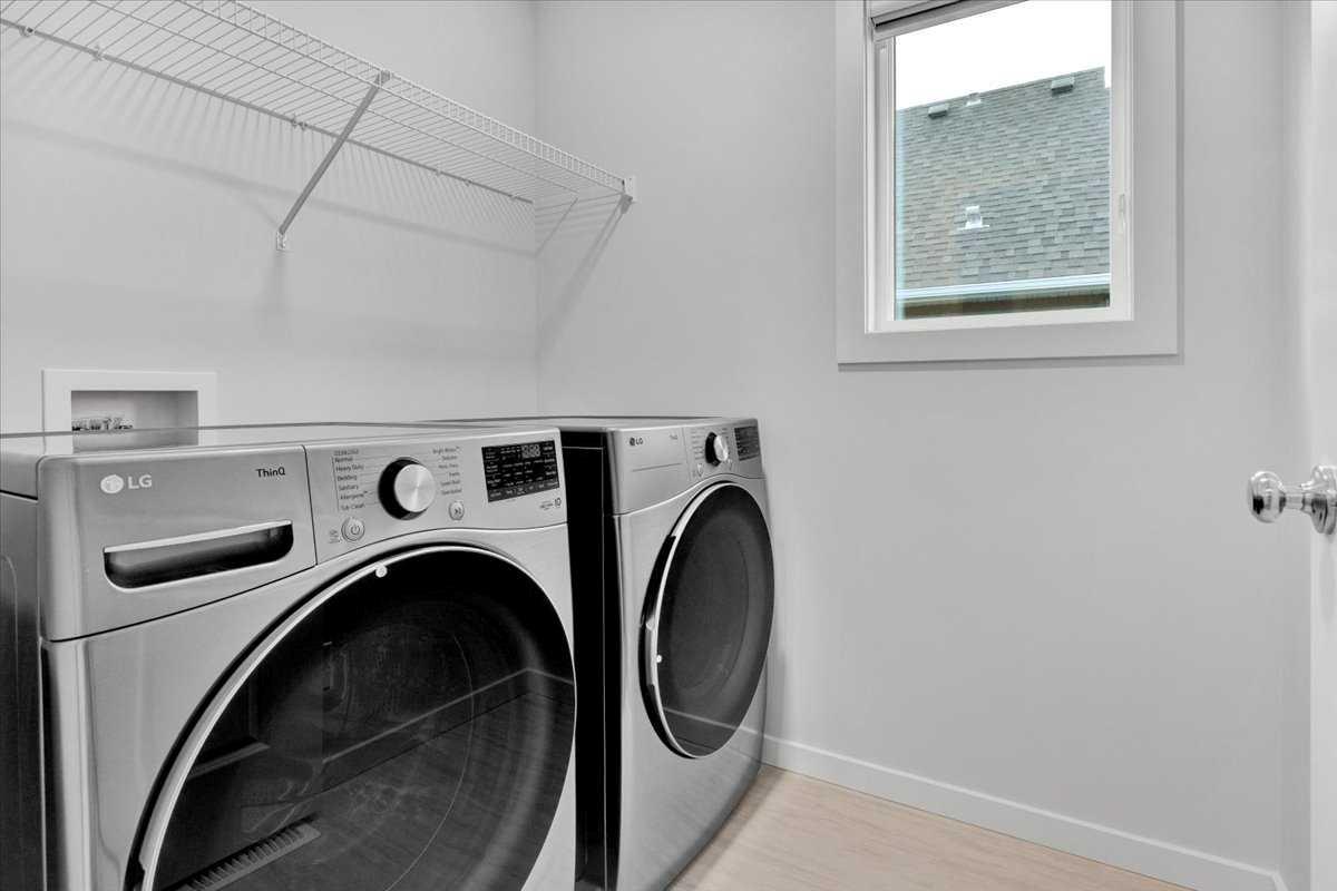75 Versant Rise SW