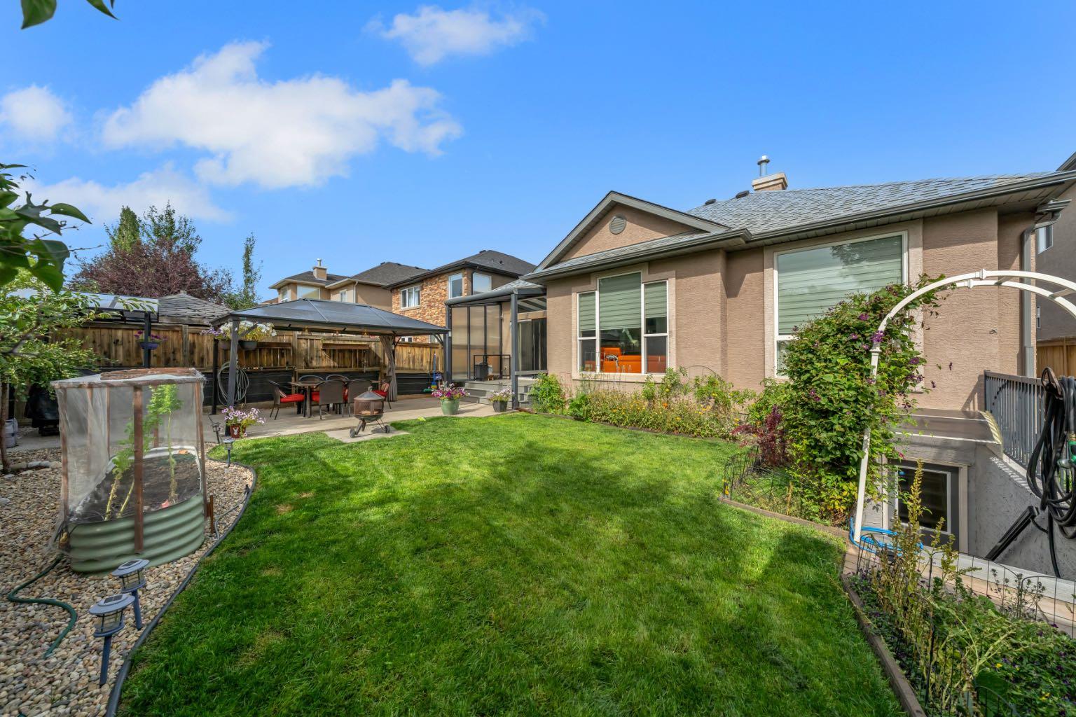 41 Evercreek Bluffs Crescent SW
