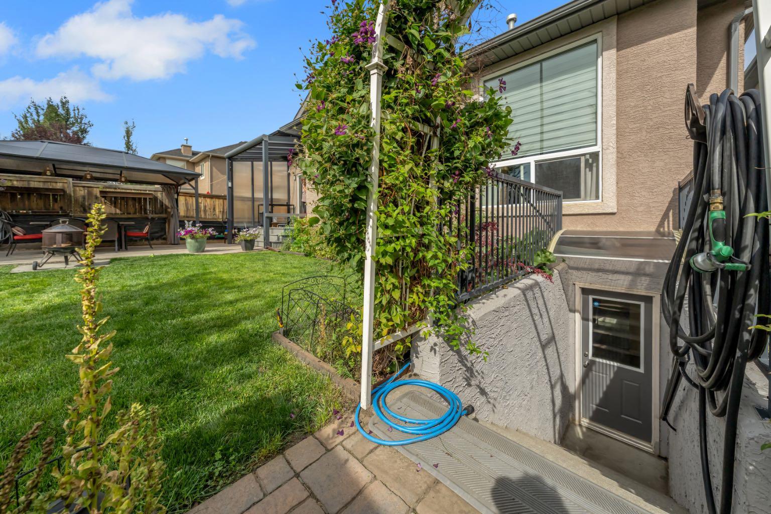 41 Evercreek Bluffs Crescent SW