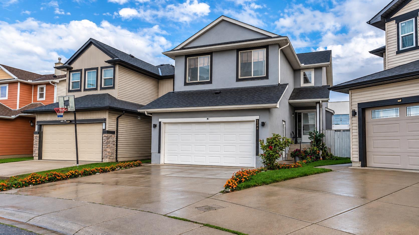 226 Saddlecrest Close 