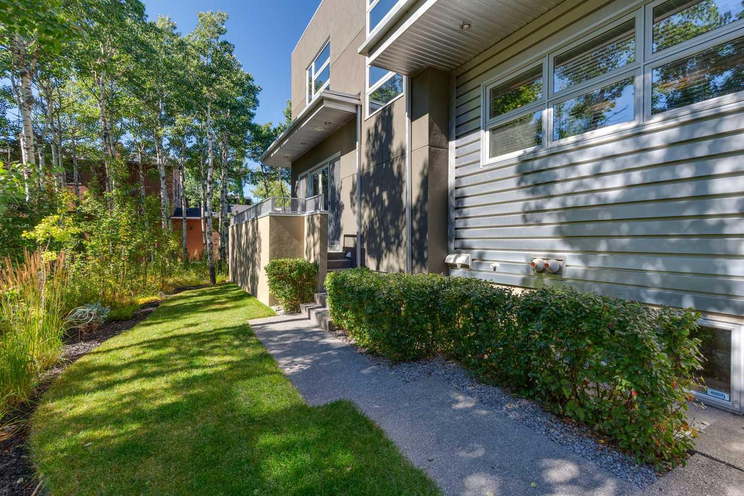 50 Posthill Drive SW