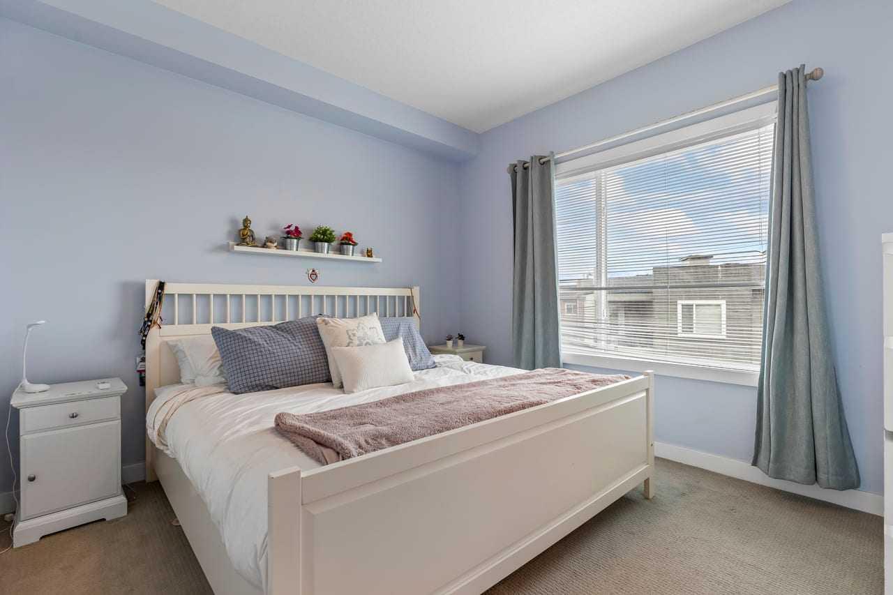 220, 8 Sage Hill Terrace NW