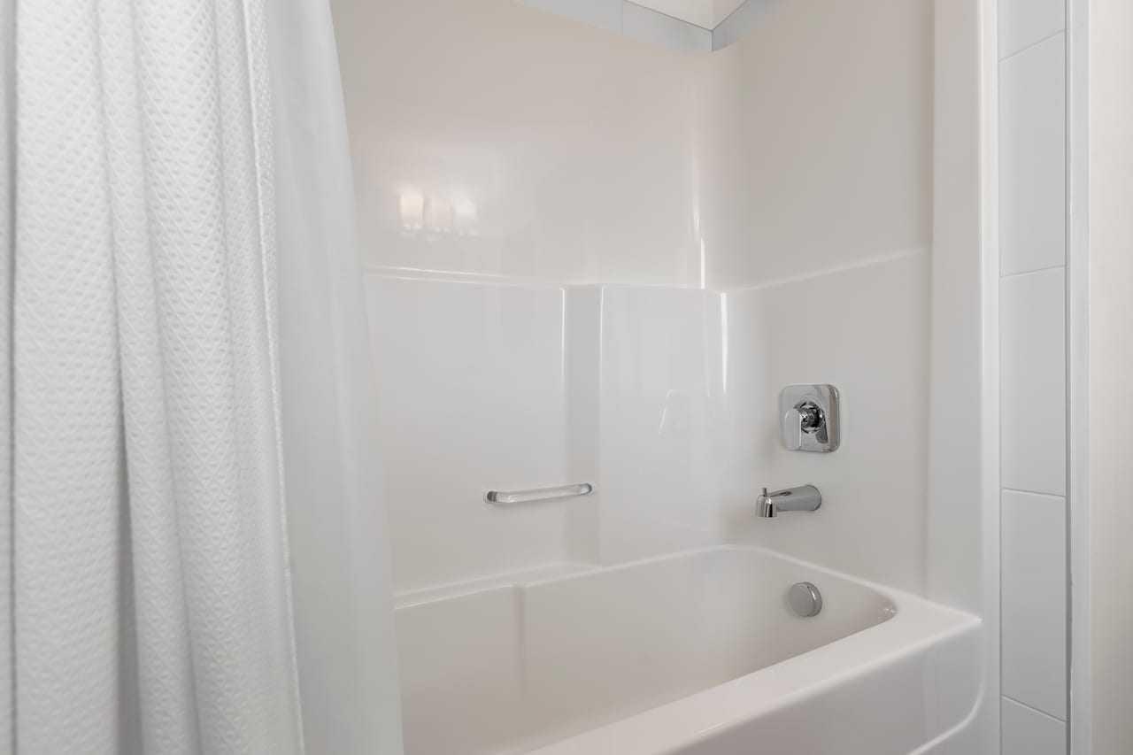 220, 8 Sage Hill Terrace NW