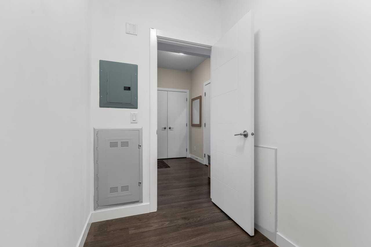 220, 8 Sage Hill Terrace NW