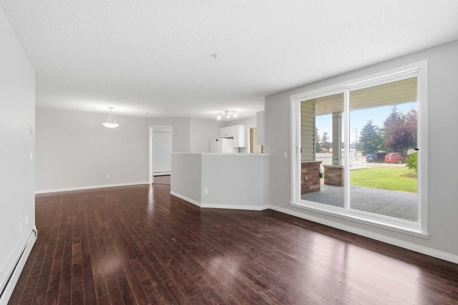 102, 17 Country Village Bay NE