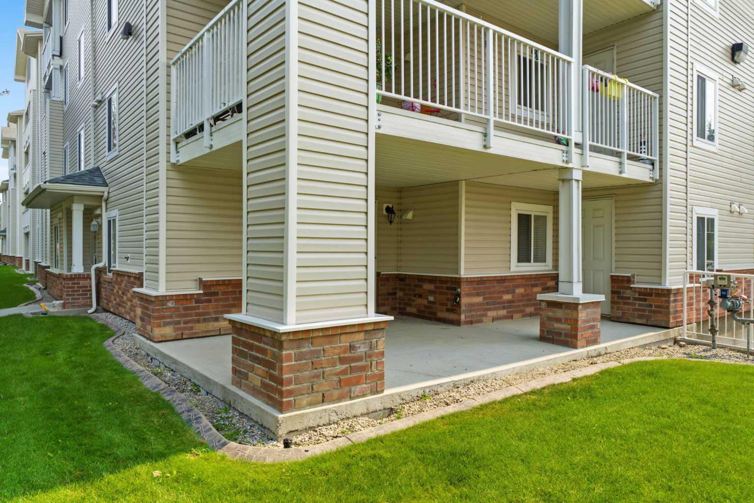102, 17 Country Village Bay NE