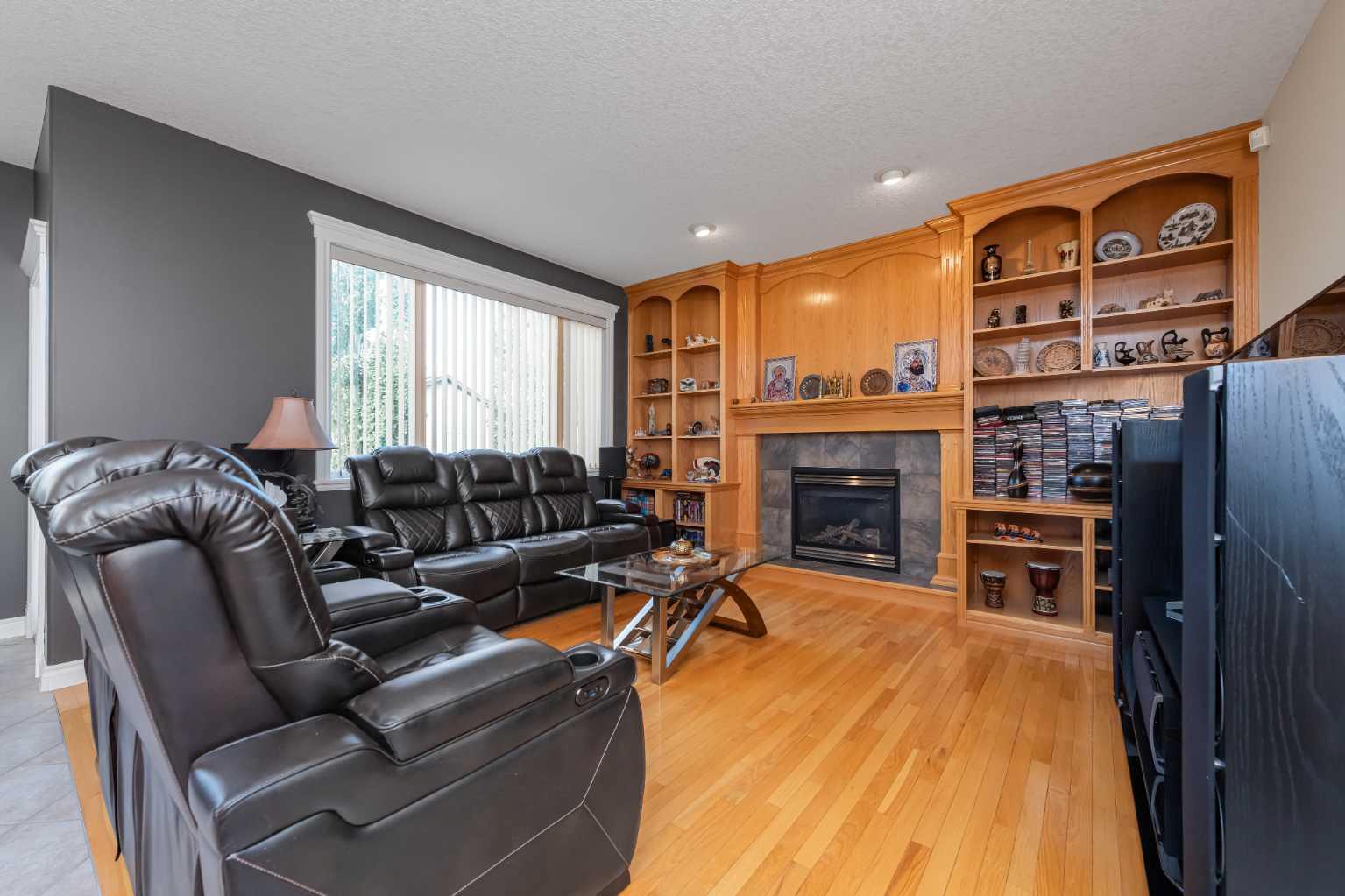 112 Cove Crescent 