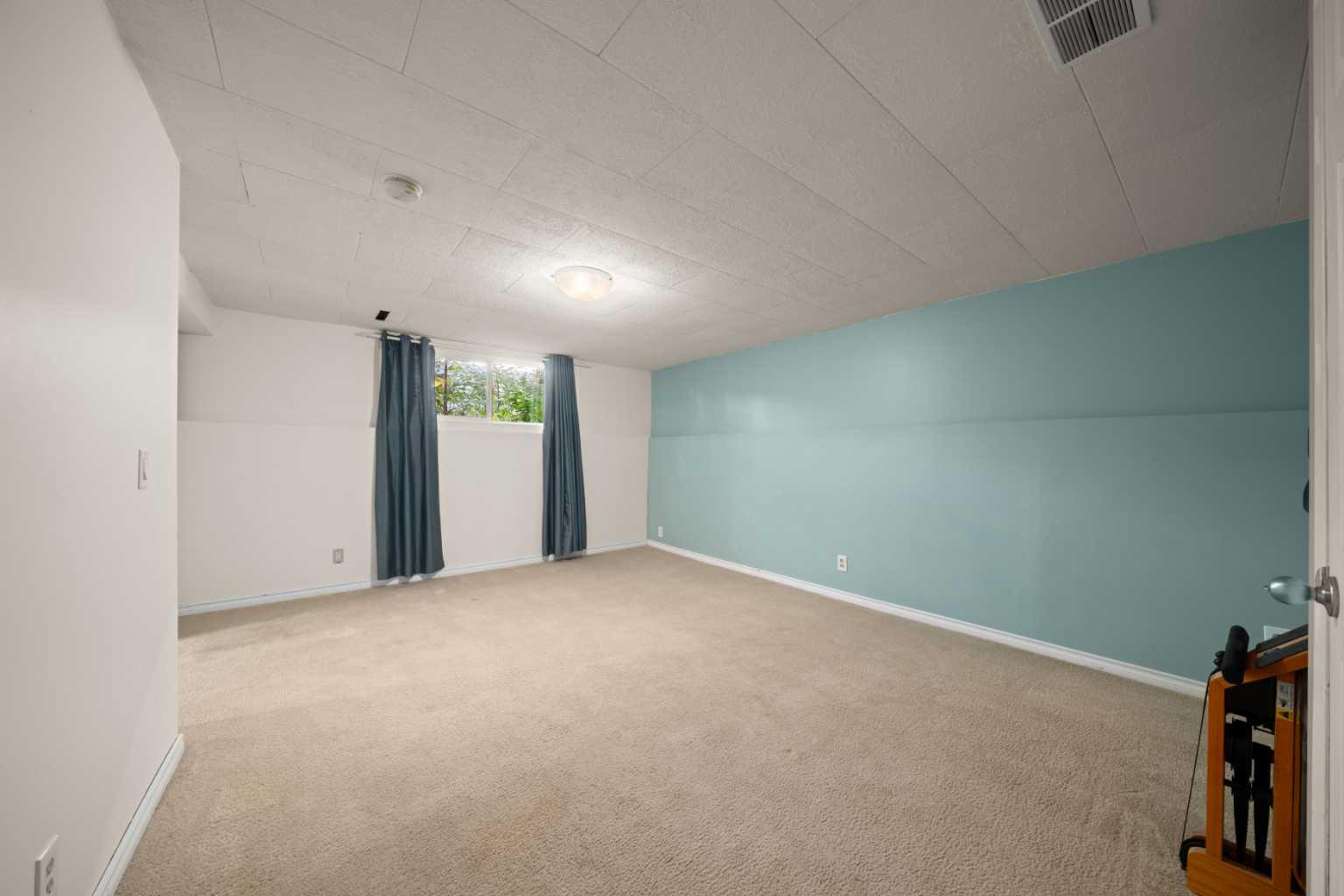 1323 University Drive NW