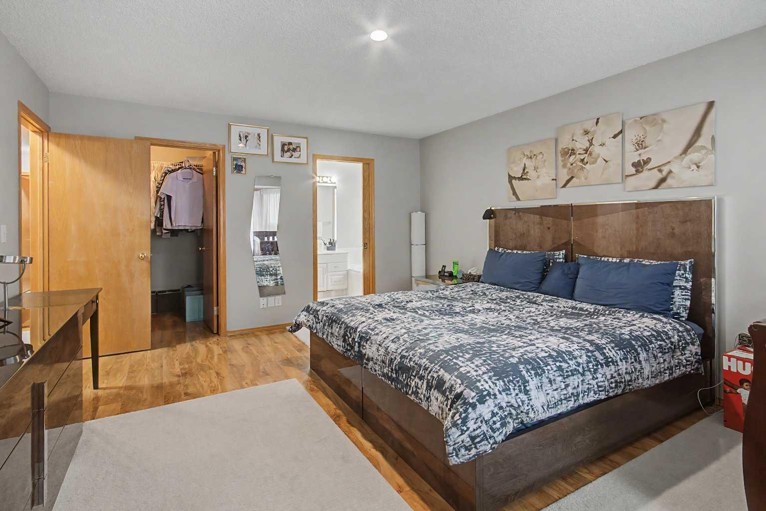 7212 California Boulevard NE