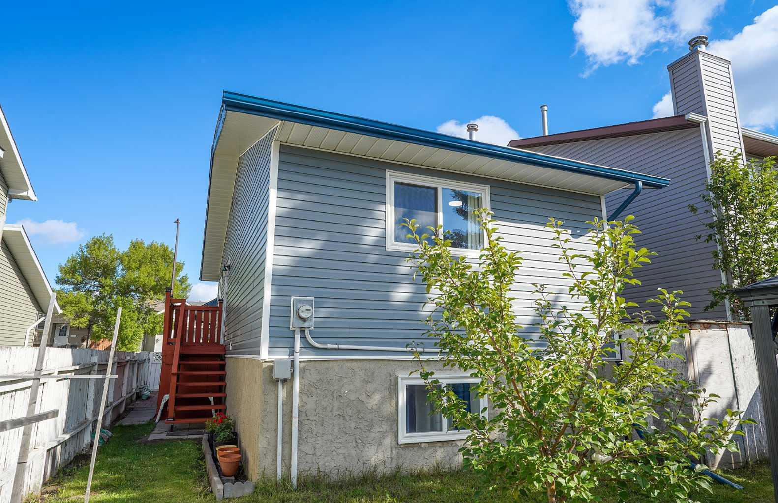 72 Martindale Close NE