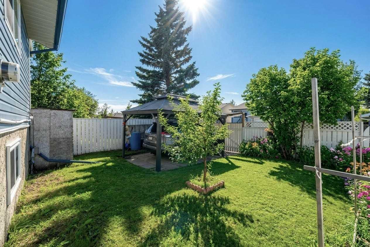 72 Martindale Close NE