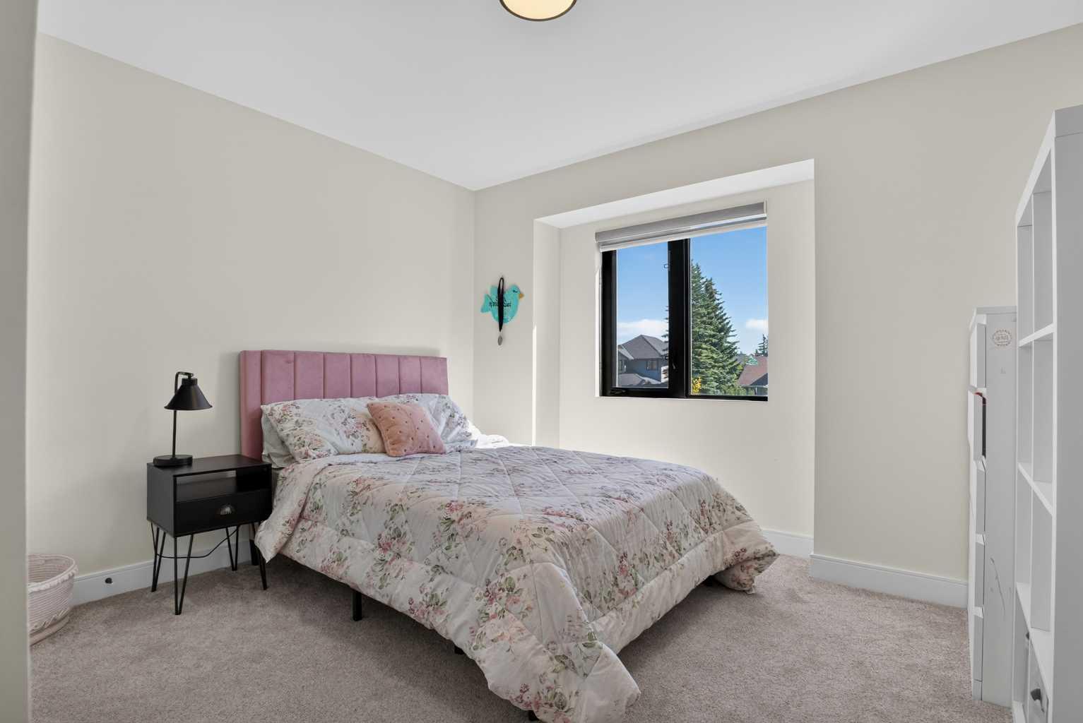 8285 Edgebrook Drive NW