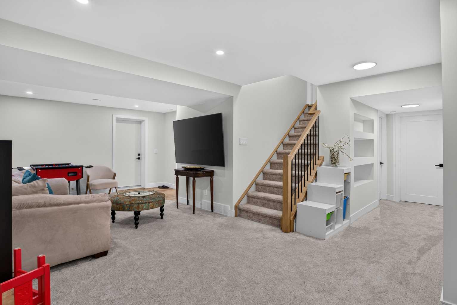 8285 Edgebrook Drive NW