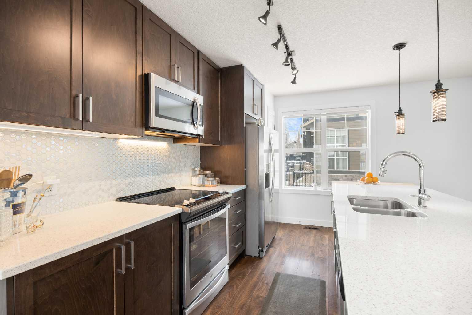 111 Evanscrest Gardens NW