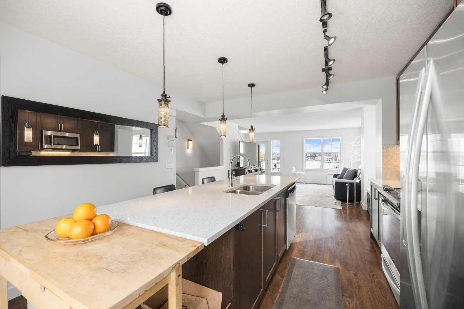 111 Evanscrest Gardens NW