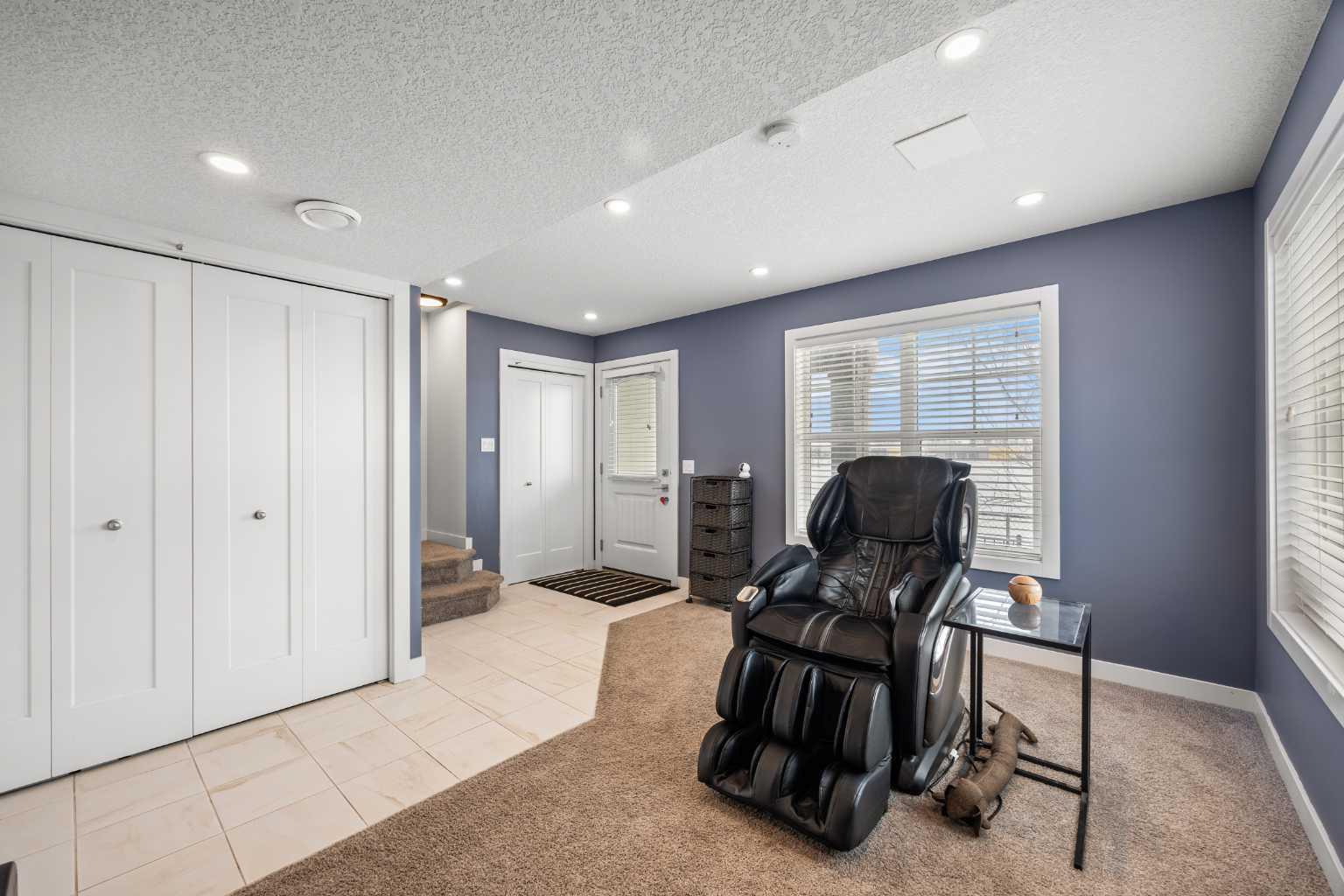 111 Evanscrest Gardens NW