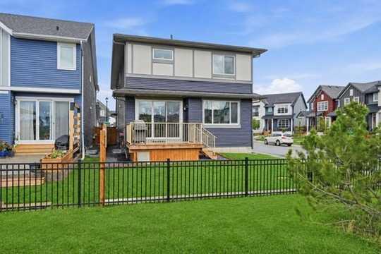 15 Lawrence Green SE