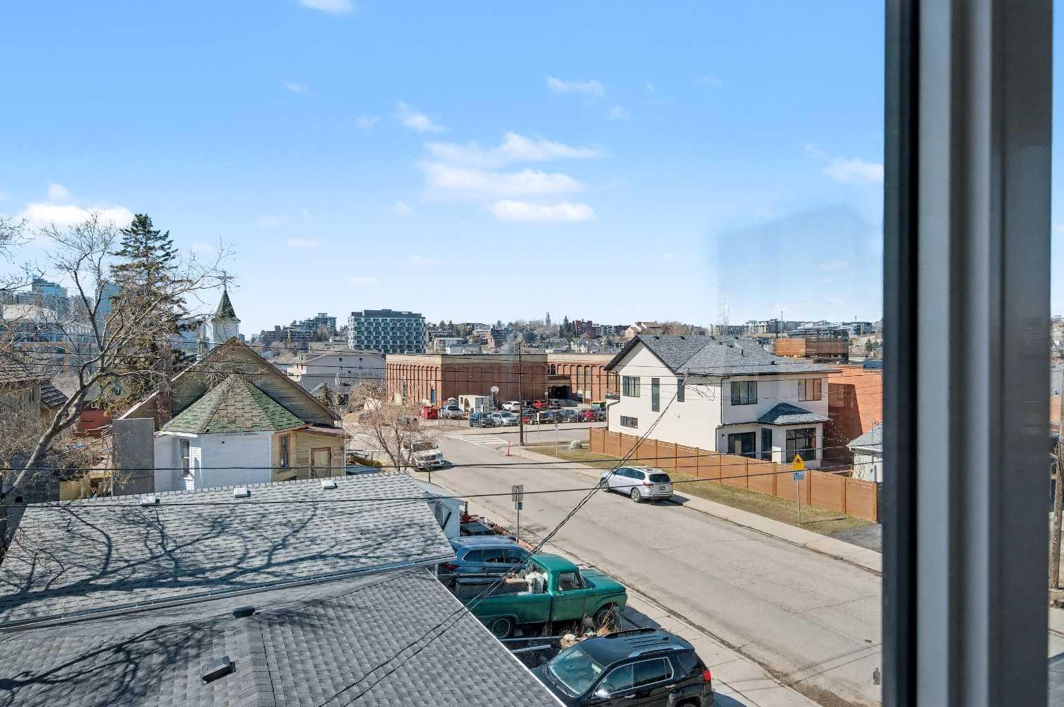 753 Centre Avenue NE
