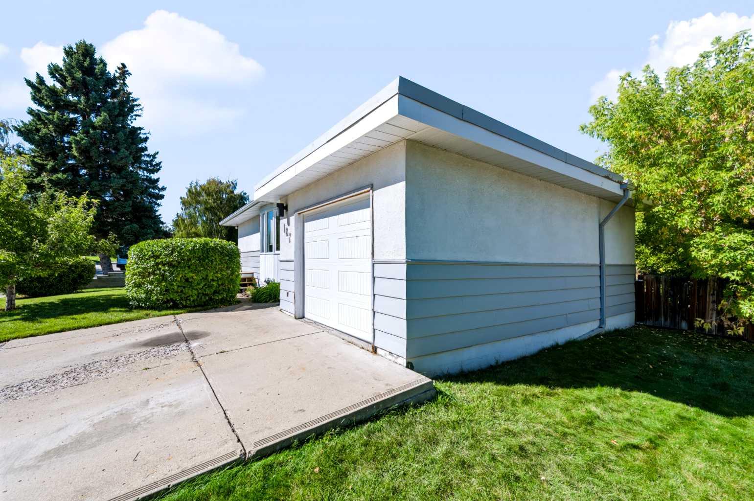 107 Hallbrook Drive SW